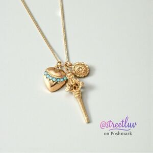 Stella & Dot Queen of Hearts Charm Necklace